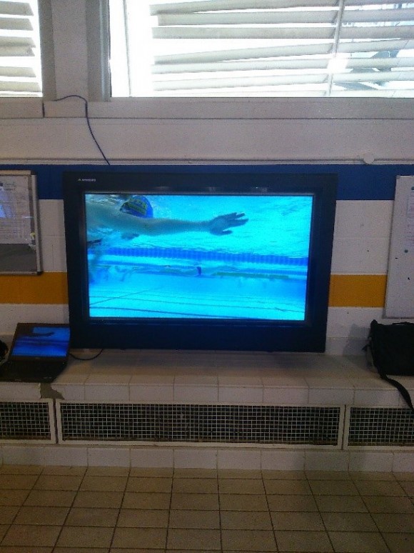 Digital signage au bord de la piscine 