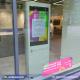 Le totem affichage dynamique publicitaire utilisé dans une vitrine