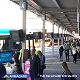 Installation sur poteau de plusieurs exemplaires de l'écran d'information voyageurs extérieur dans une gare routière