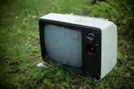 Une TV abandonee dehors